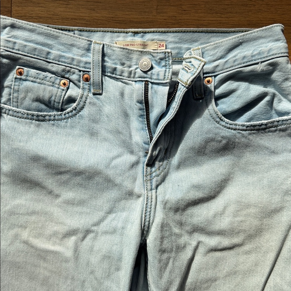 NWOT LEVI’S LOW PRO STRAIGHT JEANS 24 - Picture 3 of 6